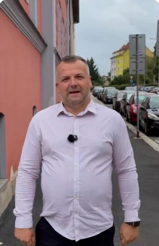 Vladimír Keblúšek v ulicích Chebu